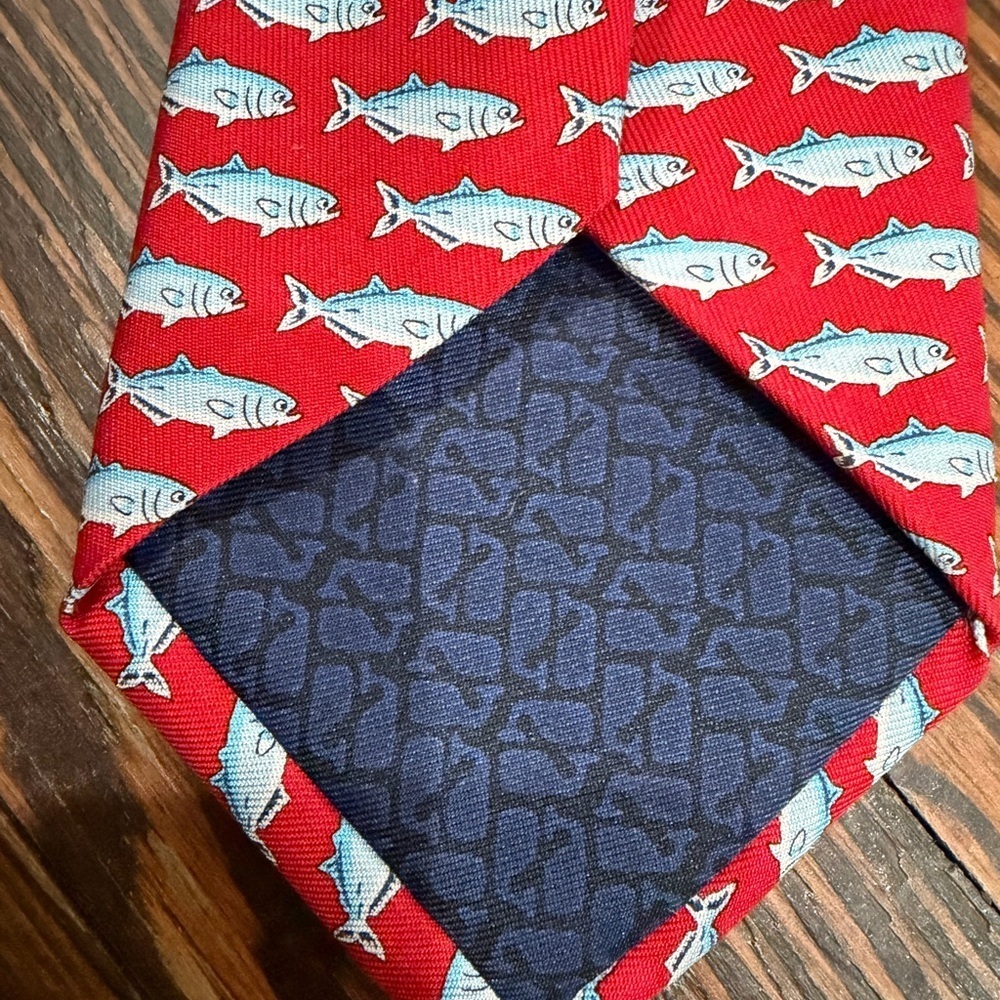 Vineyard Vines Fish Marine Life Men’s 100% Importer Silk Neck Tie Hand Made USA - Picture 3 of 5